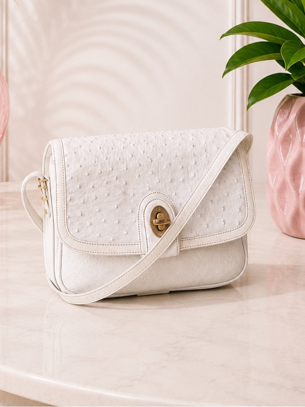 Gucci White Ostrich & Leather Vintage Crossbody Bag | Gold GG Turnlock Flap